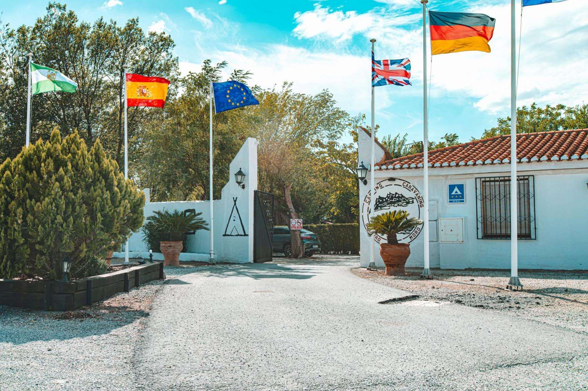 Camping & Bungalows Suspiro Del Moro Otura Екстер'єр фото